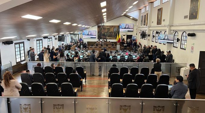 Concejo de Bogotá aprueba moción de duelo por el magnicidio de Miguel Uribe Turbay