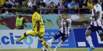 Junior avanza a octavos por penales tras sufrir de más en Neiva