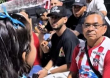 La niña que se volvió viral por “poner en cintura” al papá y hermano de Luis Díaz