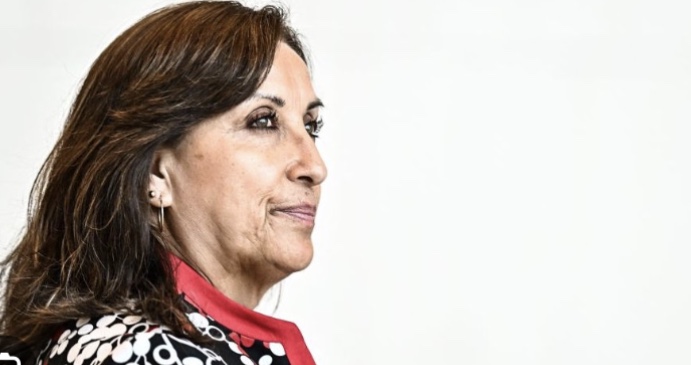 Presidenta de Perú descarta conflicto limítrofe con Colombia tras reclamo de Gustavo Petro