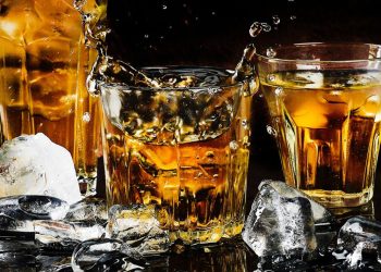 Nueva reforma tributaria impondrá impuestos adicionales al consumo de licores y tabaco