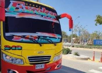 Amenazan a dos conductores de Excolcar y provocan paro parcial: empresa retoma operación bajo vigilancia
