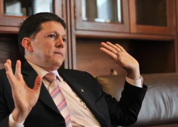 Exministro Wilson Ruiz Orejuela acusa a Petro de encubrir a Carlos Ramón González y anuncia denuncia contra Laura Sarabia