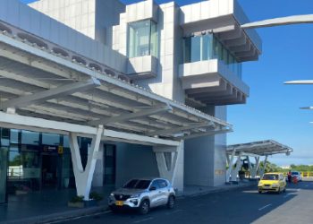 Pasajero estadounidense muere en Barranquilla tras aterrizaje de emergencia por complicaciones de salud