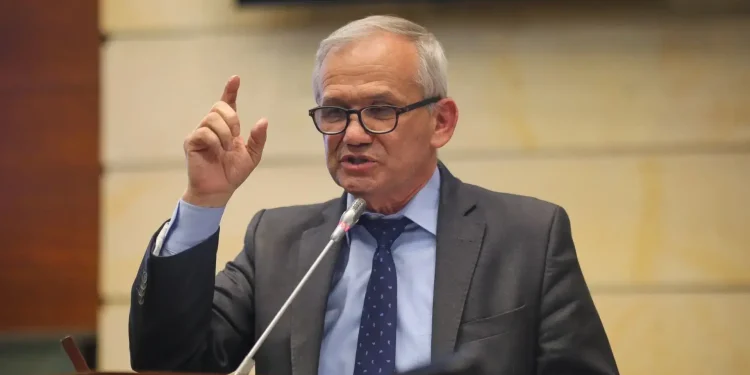 Más de 600 correos, una declaración y numerosa documentación recopiló la Procuraduría en inspección a la Cancillería por el caso de Carlos Ramón González Merchán
