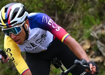 Egan Bernal lidera el pelotón latino en la Vuelta a España 2025