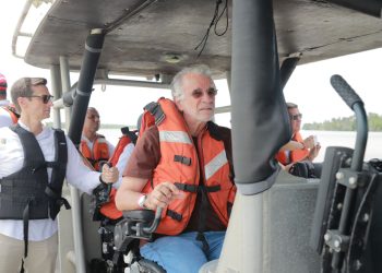Gobernador Eduardo Verano expresa solidaridad con la Armada Nacional y los familiares del grumete que cayó al río Magdalena
