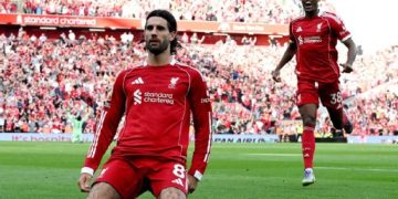 Szoboszlai rescató al Liverpool con un golazo de tiro libre ante Arsenal