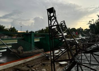Fuerte vendaval causa emergencia en Algarrobo: estadio municipal sufrió daños y dejó varios menores heridos