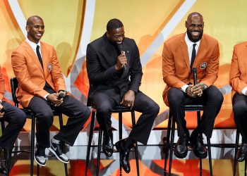 LeBron James entra al Salón de la Fama con el histórico “Equipo Redentor”