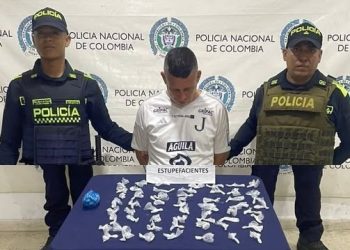 Le pusieron freno en El Pasito: cayó con la mochila cargada con dosis de clorhídrico de cocaína y marihuana