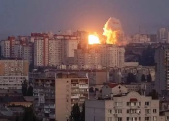 Impacto directo al corazón del poder: Rusia ataca por primera vez el edificio del Gabinete en Kyiv