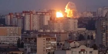Impacto directo al corazón del poder: Rusia ataca por primera vez el edificio del Gabinete en Kyiv