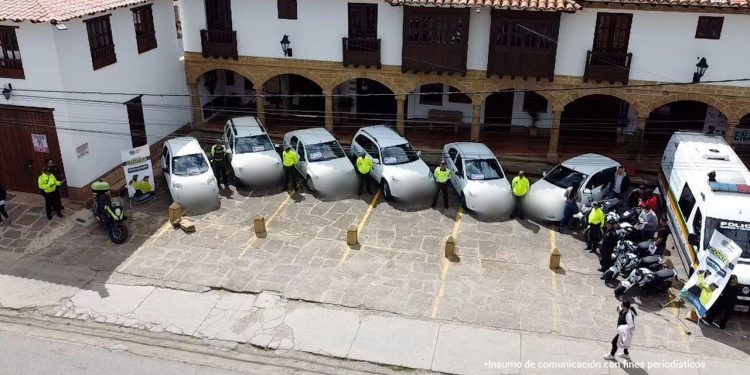 Inicia proceso de extinción de dominio sobre bienes que habrían sido utilizados por una red delictiva para expedir fraudulentamente certificados de conducción