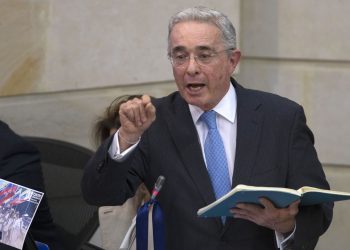 Expresidente Álvaro Uribe confirmó su intención de volver al Senado en 2026