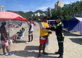Policía de Turismo refuerza controles en piscinas de hoteles y centros turísticos en Santa Marta