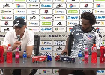 “Perdimos dos puntos, pero el equipo me deja tranquilo” – Alfredo Arias