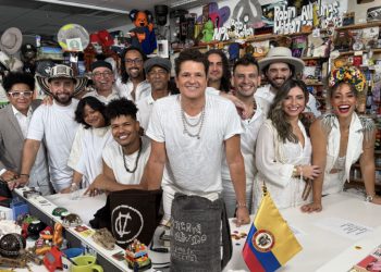 Carlos Vives armó la fiesta en el Tiny Desk de NPR Music