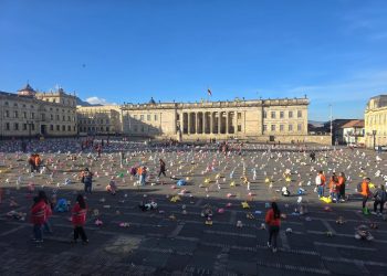Bogotá rinde homenaje a las víctimas de explotación sexual infantil en la Plaza de Bolívar