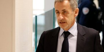 Justicia francesa condena a Nicolás Sarkozy a cinco años de prisión por asociación ilícita