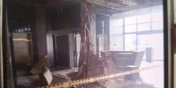 Colapsa cielo raso en la recepción del hotel Movich Buró 51 en Barranquilla: gerencia lo atribuye a un caso fortuito