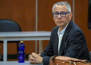 Petro anuncia que Jorge Glas obtuvo nacionalidad colombiana y pide su entrega a Colombia