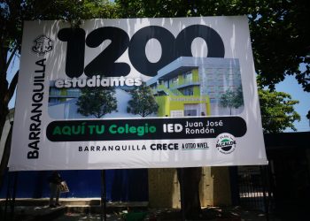 Alcalde Char pone la primera piedra de la ampliación de la IED Juan José Rondón 1