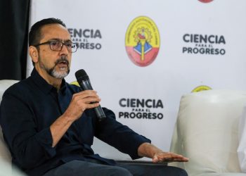 Rector de Uniautónoma admite que no tiene maestría en filosofía