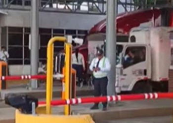 “No más peajes sin obras”: comunidad levanta talanqueras en Sabanagrande y exige fin de contrato con concesión