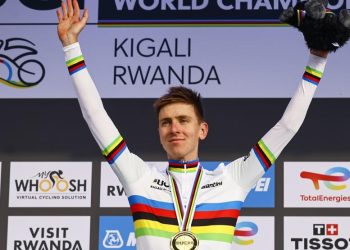 Pogacar se corona campeón mundial en ruta con una escapada legendaria