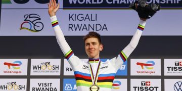 Pogacar se corona campeón mundial en ruta con una escapada legendaria