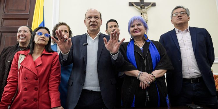 Reforma Tributaria 2025 da de qué hablar: ¿Qué sectores tendrían que pagar más?