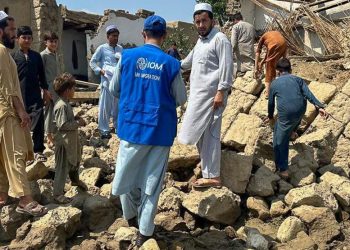 Terremoto sacudió violentamente a Afganistán y deja más de 800 muertos y 2.500 heridos