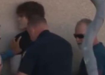 Capturan a joven que vandalizó memorial de Charlie Kirk en Arizona