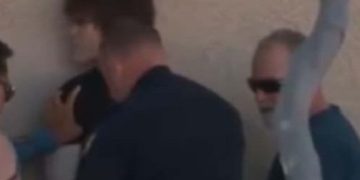 Capturan a joven que vandalizó memorial de Charlie Kirk en Arizona