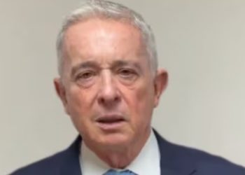 Uribe acusa a Petro de incitar a la violencia contra Paloma Valencia tras señalamientos por falsos positivos