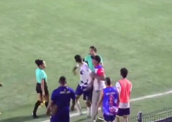 Indignación en el fútbol colombiano: Jugador golpeó a árbitra en plena Primera C