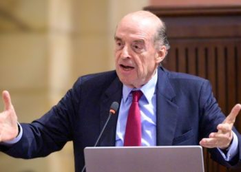 Procuraduría destituye e inhabilita por 10 años al excanciller Álvaro Leyva tras irregularidades en licitación de pasaportes