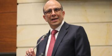 Carlos Camargo es elegido magistrado de la Corte Constitucional con 62 votos en el Senado
