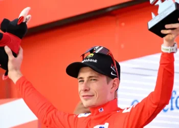 Jonas Vingegaard conquista la Bola del Mundo y asegura la Vuelta a España