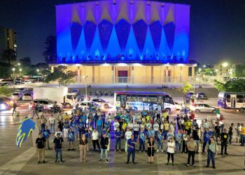 Barranquilla iluminó de azul la Catedral para conmemorar el Día de las Lenguas de Señas