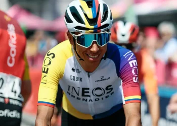 Egan Bernal brilla en la Vuelta: Triunfo en la etapa 16 tras final inesperado