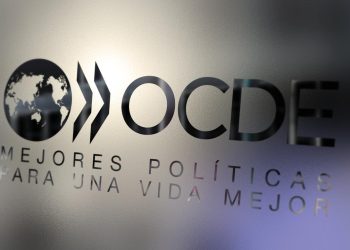 OCDE prevé desaceleración de la economía mundial en 2026 por impacto de aranceles