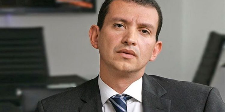 Abren investigación disciplinaria a juez que concedió libertad condicional a Emilio Tapia