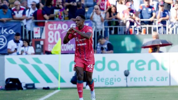 Yerry Mina comanda la primera victoria del Cagliari en la Serie A