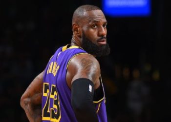 Lakers blindan a JJ Redick y esperan decisión de LeBron