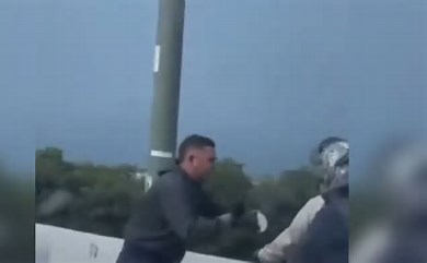 Atraco en el viaducto de Cartagena: motociclista fue despojado de su vehículo en plena vía