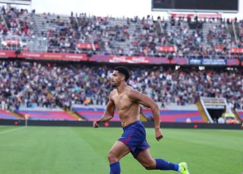 Araújo rescata al Barcelona en el 92’ y da un golpe al liderato antes del Clásico