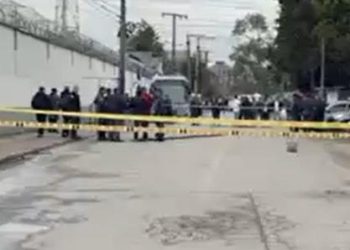 Un muerto y dos heridos tras atentado sicarial frente a La Modelo confirma el INPEC