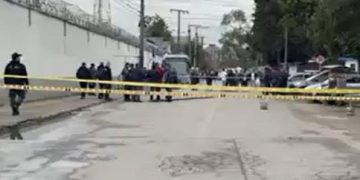 Un muerto y dos heridos tras atentado sicarial frente a La Modelo confirma el INPEC